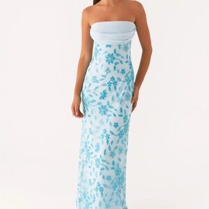 Elegant Blue Floral Strapless Dress